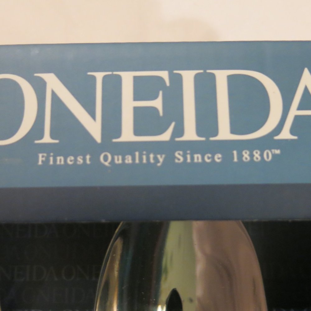 Oneida 5 piece hostess set - new